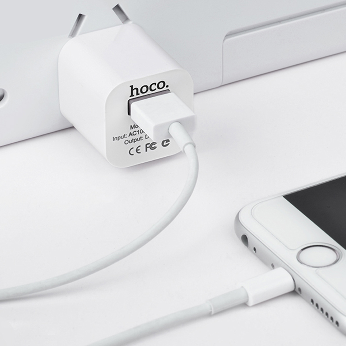 Bộ sạc 1A Hoco UH102 chân dẹt 1 cổng USB kèm dây sạc dành cho iPhone - Hàng chính hãng