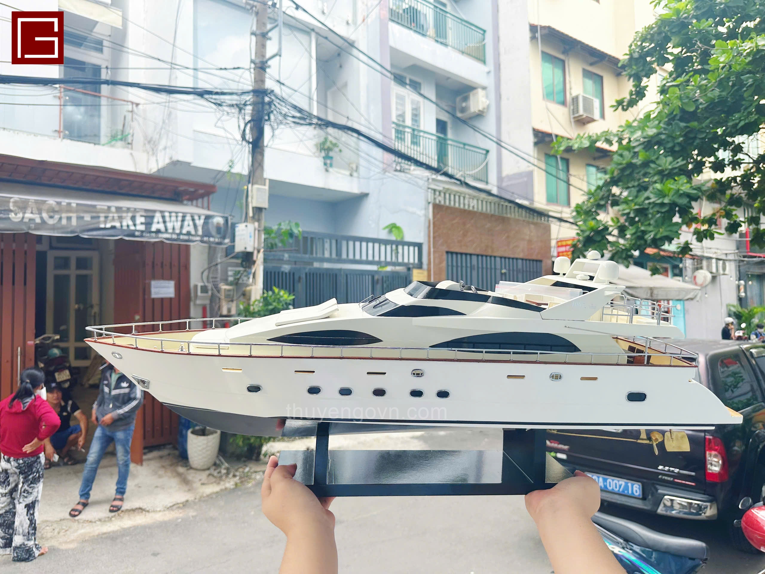 Mô hình thuyền gỗ cao cấp, du thuyền hiện đại AZIMUT JUMBO 100, mô hình du thuyền trang trí thủ công chính hãng