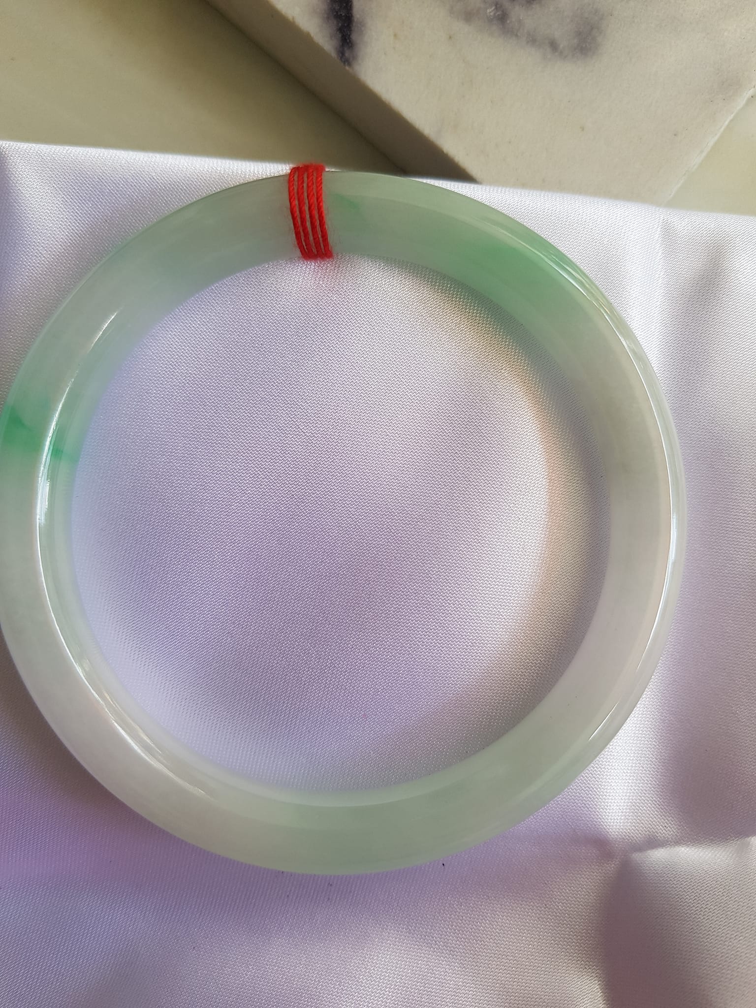 Vòng ĐÁ CẨM THẠCH TỰ NHIÊN TR Lý SAO 58  Size vòng 58mm x Dầy 8mm màu Trắng Bóng xanh lý nhẹ Đẹp sang  Nữ mệnh Kim mệnh Thủy 56kg - 68kg đeo ạ