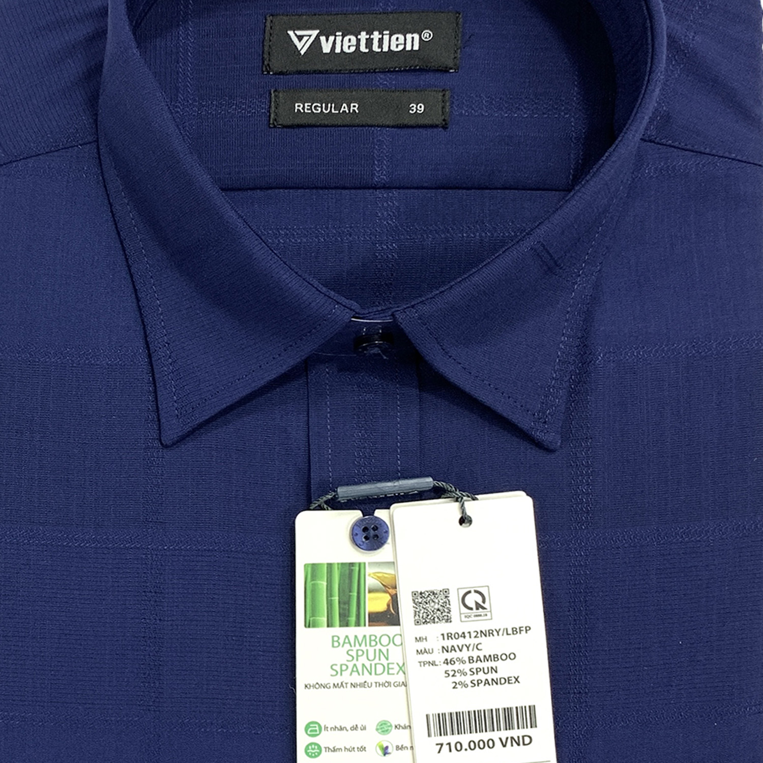 Viettien - Áo sơ mi nam dài tay màu xanh đen 1R0412 vải có hoa văn ca rô chìm form regular