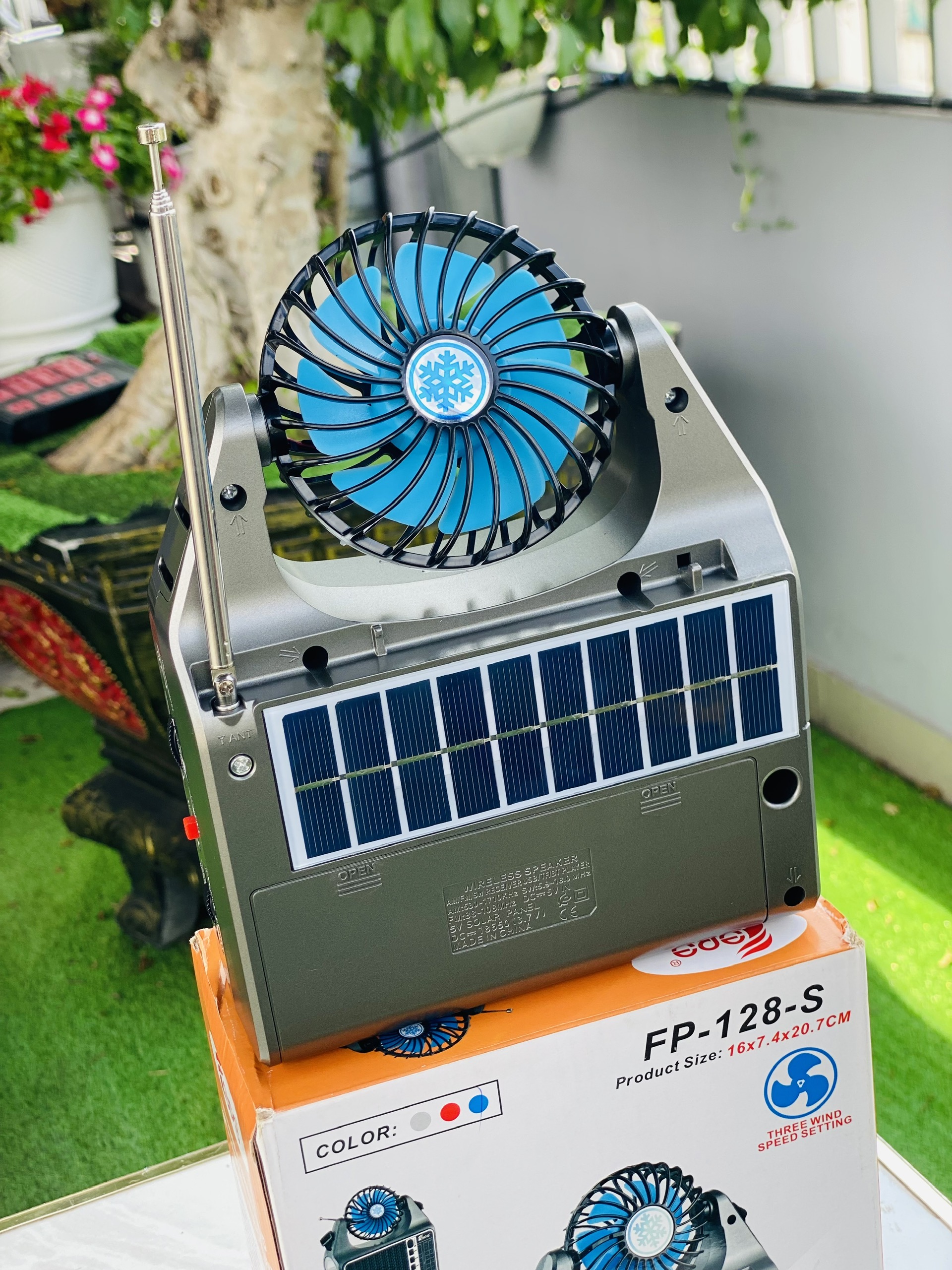 Quạt Mini 4in1 FP 128S Có Đài FM, Đèn Pin, Sạc Năng Lượng Mặt Trời – Hỗ Trợ USB, Bluetooth, TF, AUX Nhỏ Gọn Thông Minh Hàng Nhập Khẩu