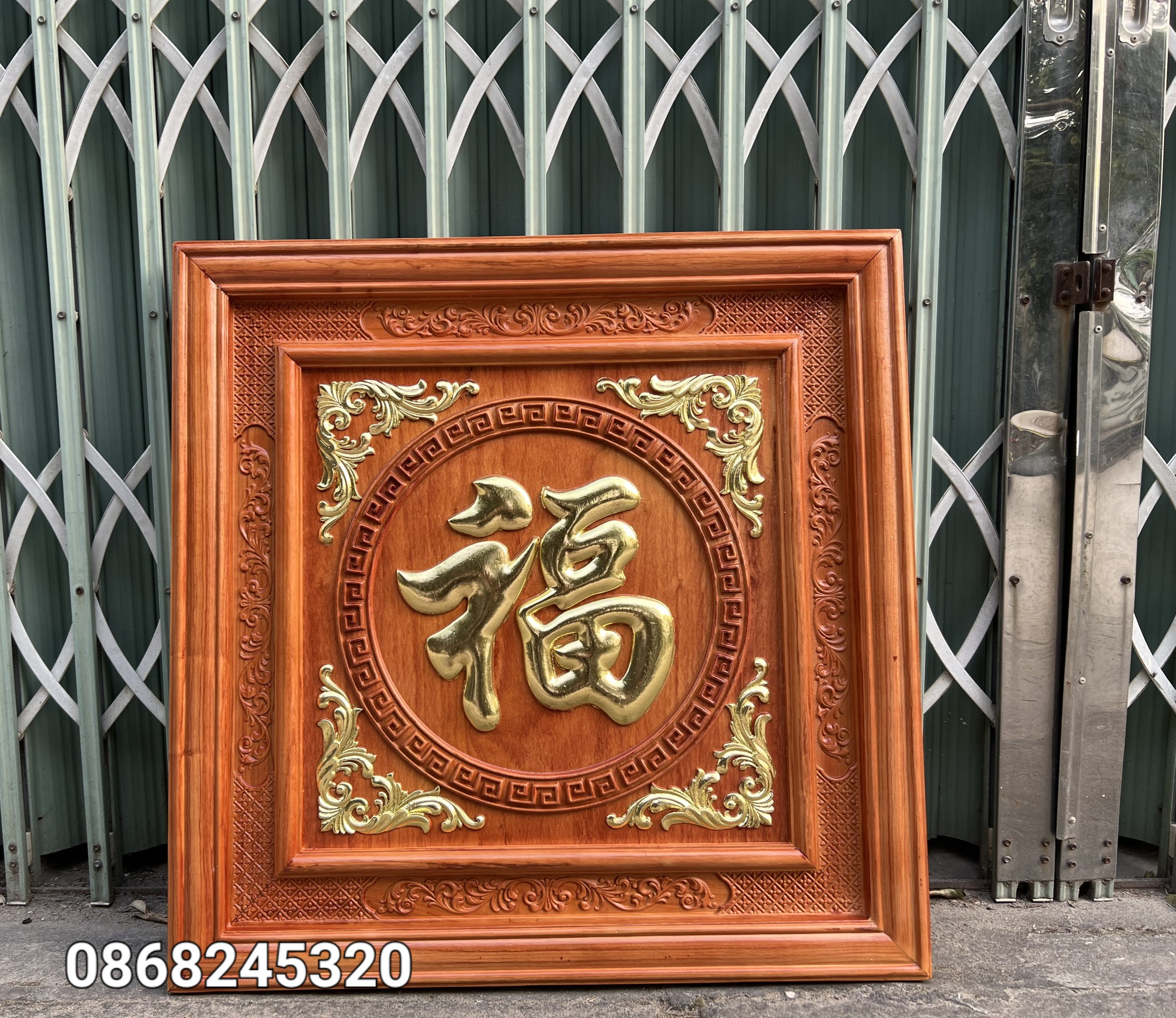 Tranh chữ phúc phong thủy bằng gỗ hương đỏ kt 81×81×5cm