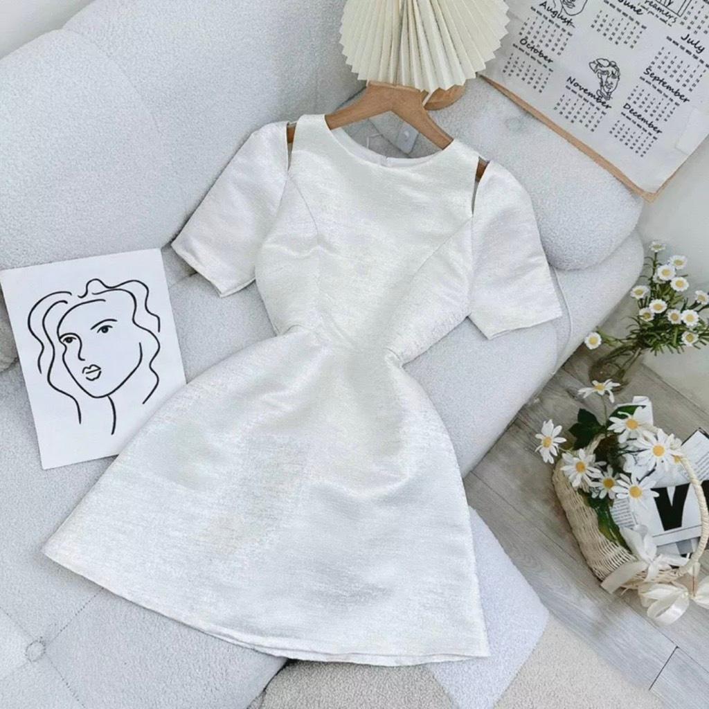 Đầm xòe khoét vai tay phồng kèm tag đá