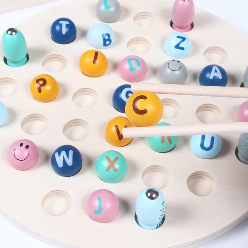 Bộ đồ chơi gắp hạt kèm câu cá có chữ cái giúp bé tập trung rèn luyện khéo léo và học chữ cái