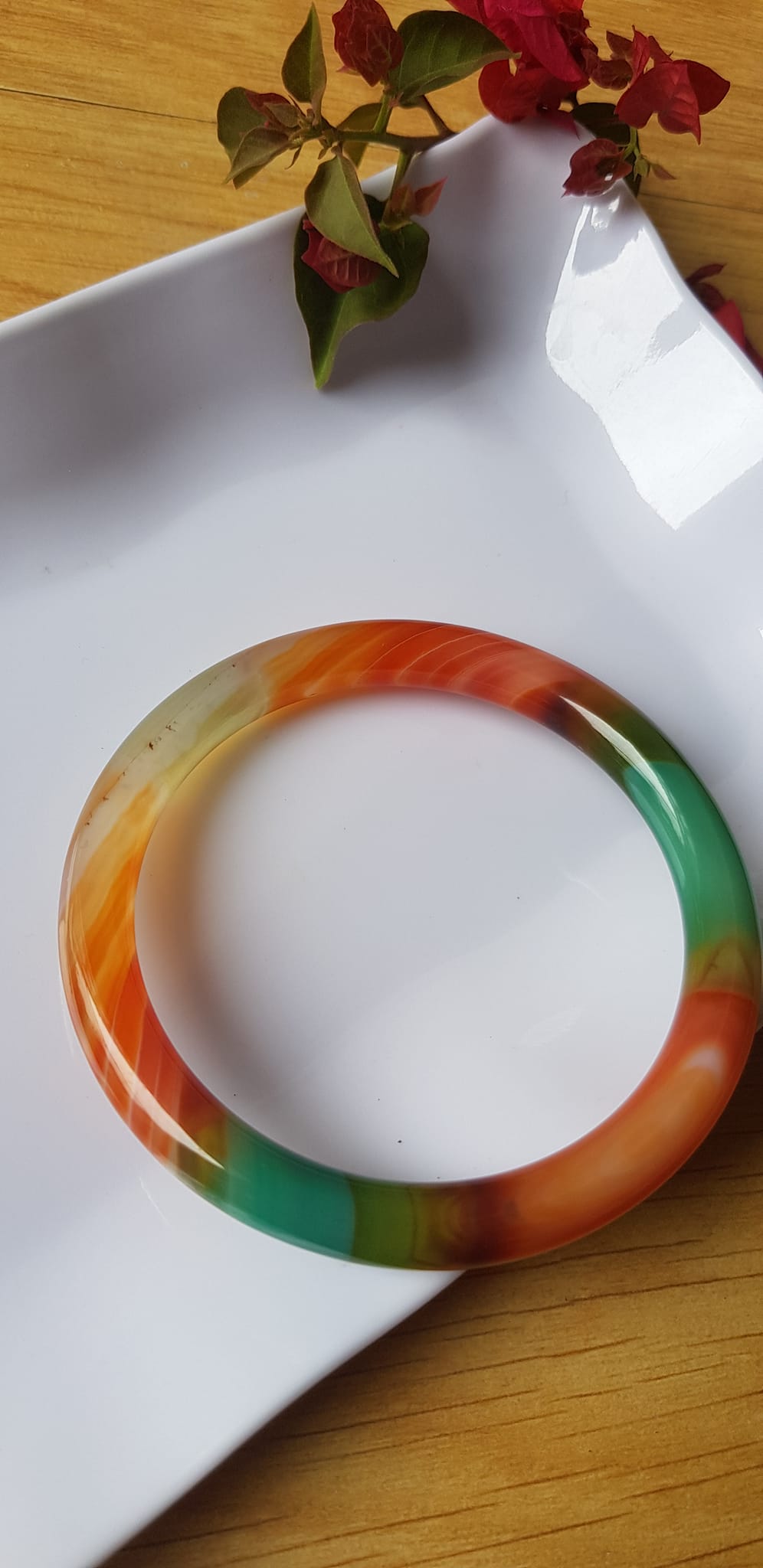 Vòng tay đá mã não tứ quý mới đỏ cam xanh dương xanh lá cam trắng vân sọc xéo xéo rất đẹp Vòng Ni 59mm x cọng 7,8mm Nữ 58kg - 70kg đeo Món quà tặng nữ ý nghĩa ạ