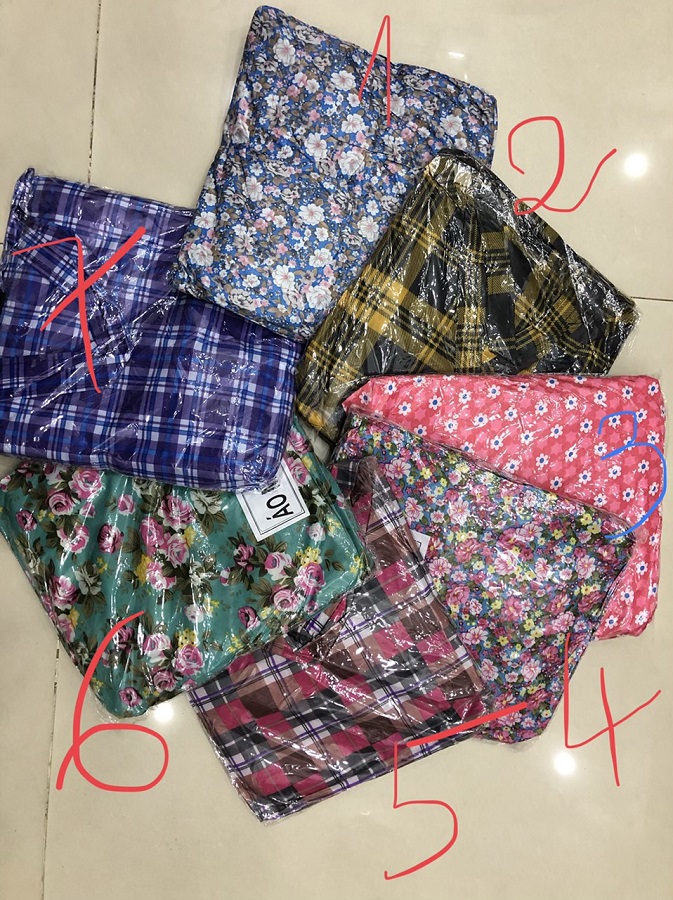Áo mưa bít caro không xẻ tà