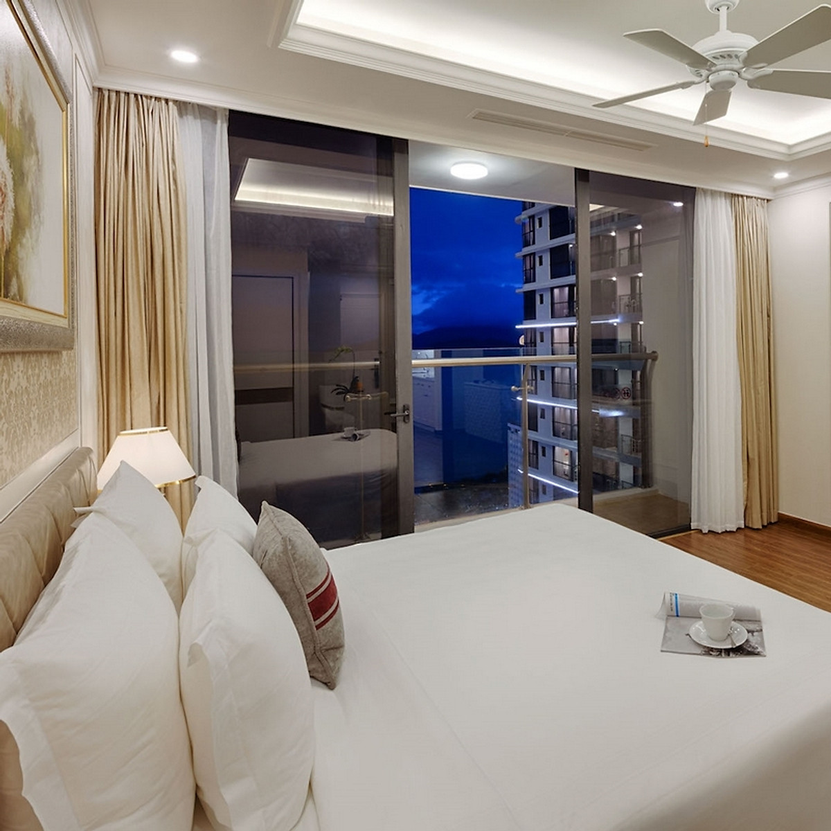 Melia Vinpearl Empire Hotel 5* Nha Trang - Voucher Giá Tốt, Buffet Sáng, Hồ Bơi, Ngay Trung Tâm, Gần Biển, Không Phụ Thu Cuối Tuần Và Nhiều Ưu Đãi Hấp Dẫn