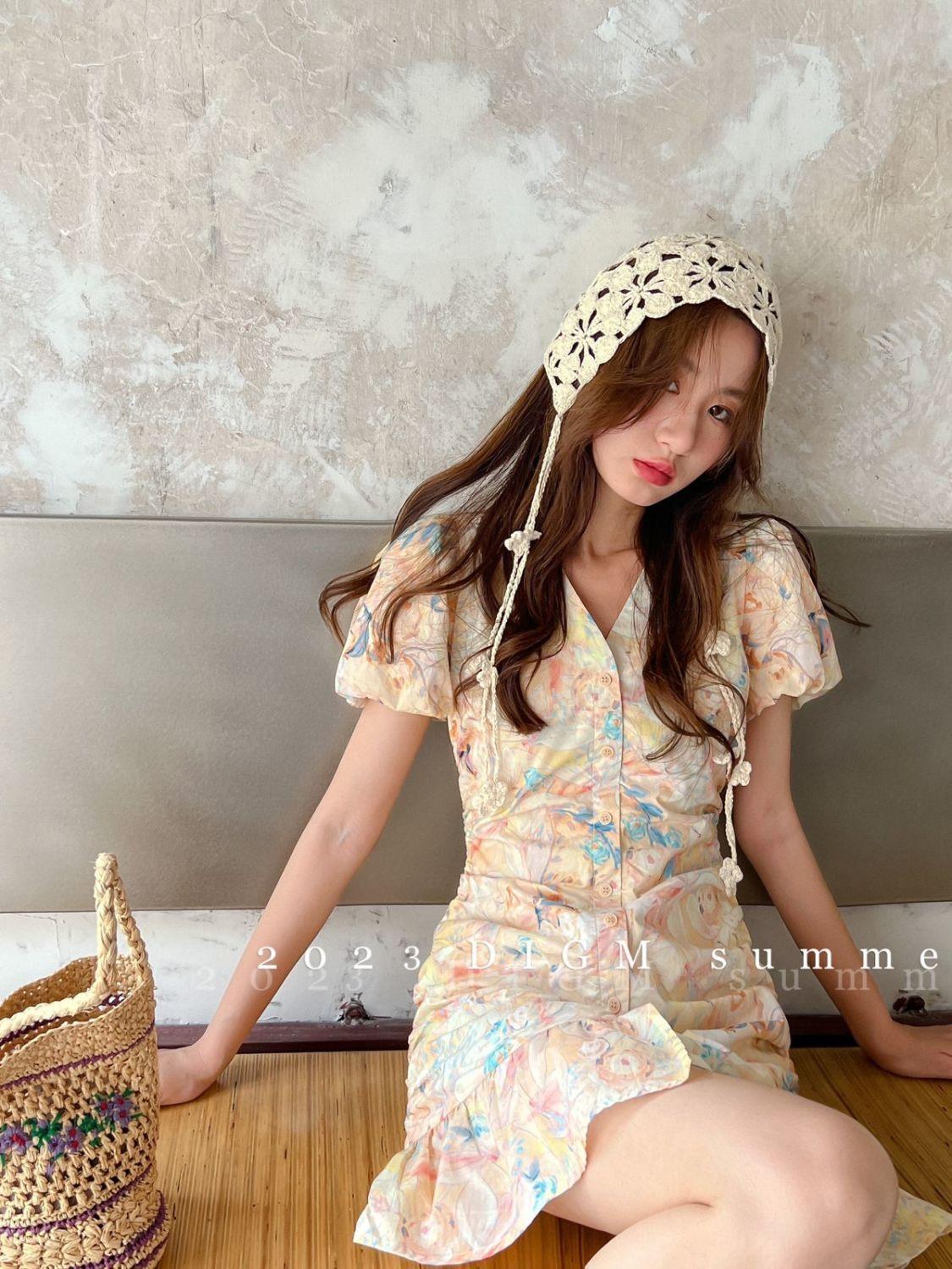 TOBE1SHOP Phong cách Pháp Vintage tranh sơn dầu xếp li váy mùa hè V cổ thắt lưng hiển thị gầy khí chất cao cấp cảm giác váy nhỏ