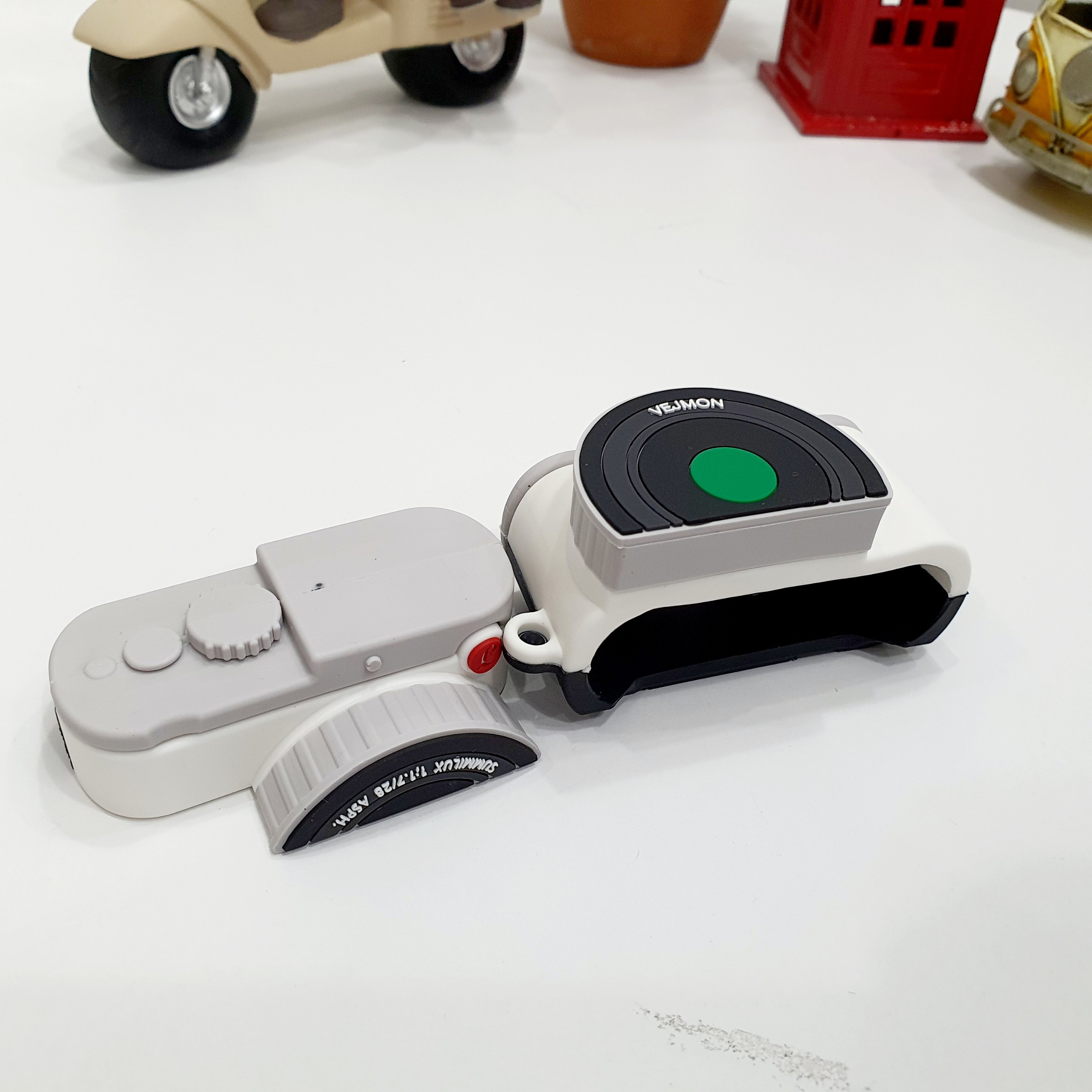 Case Ốp Silicon Bảo Vệ Cho Apple AirPods Pro - Máy Ảnh Màu Trắng