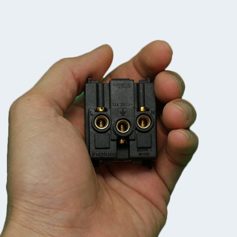 Ổ cắm đơn đa năng 13A, size M (F1426UAM_WE)