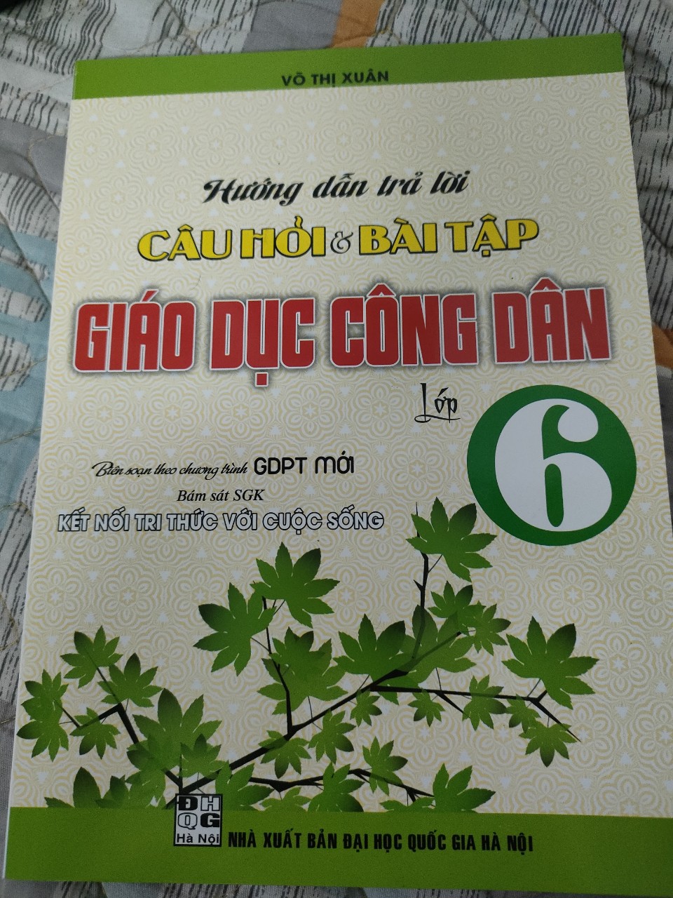 sách hướng dẫn trả lời câu hỏi và bài tập Giáo dục công dân - lớp 6 (Biên soạn theo chương trình giáo dục phổ thông mới - Bám sát SGK Kết nối tri thức với cuộc sống)