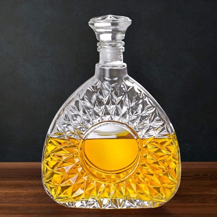 Chai Thủy Tinh X-O Tam Giác Đựng Rượu Dung Tích 750 ML Decor Nhà Cửa Cao Cấp
