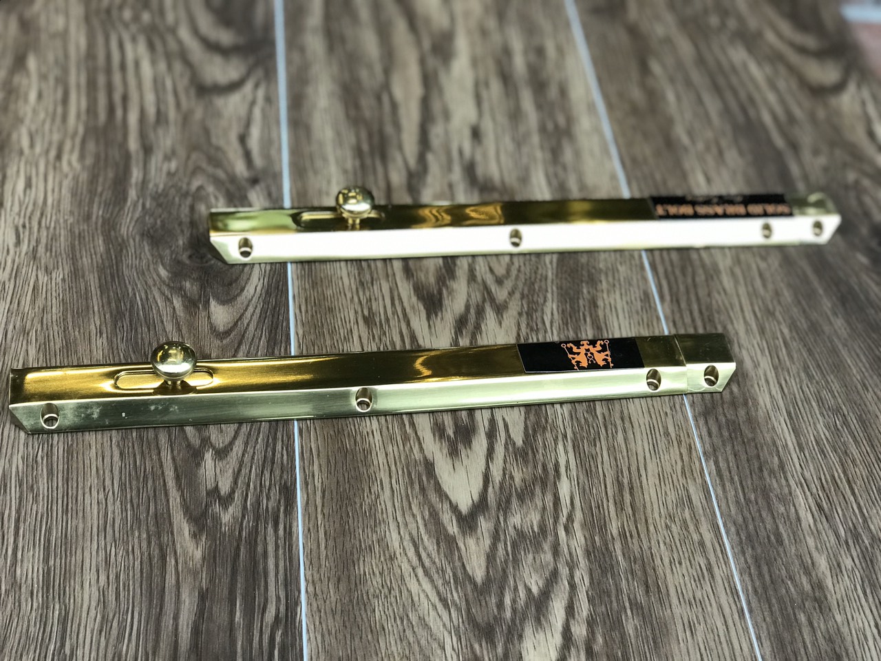 Chốt cửa không khóa bằng đồng 203mmx31mm cao cấp cho cửa gỗ EB004-8I