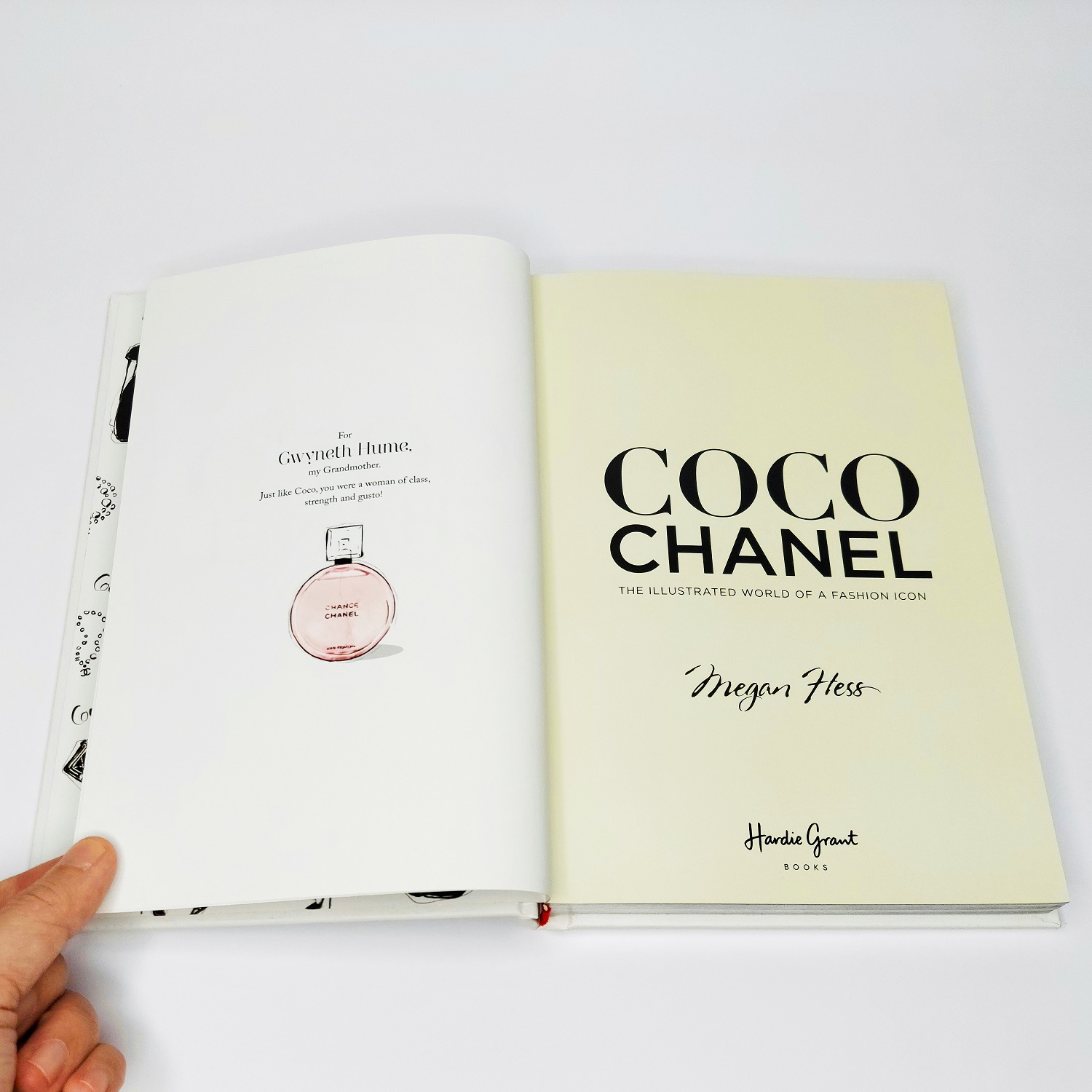 Sách ngoại văn - Coco Chanel: The Illustrated World of a Fashion Icon (Bìa Cứng)