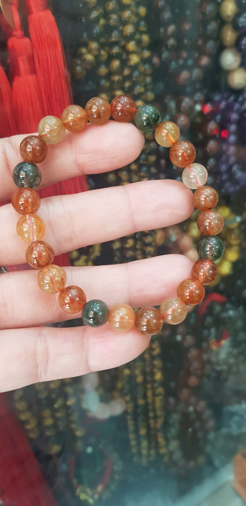Vòng tay phong thuỷ may mắn đá thạch anh tóc tam tài màu bóng đẹp lắm size hạt vòng 8mm đá tự nhiên đeo tốt sức khoẻ, may mắn, tốt cho công việc đeo lên tay bóng đẹp màu rất xinh đẹp ạ