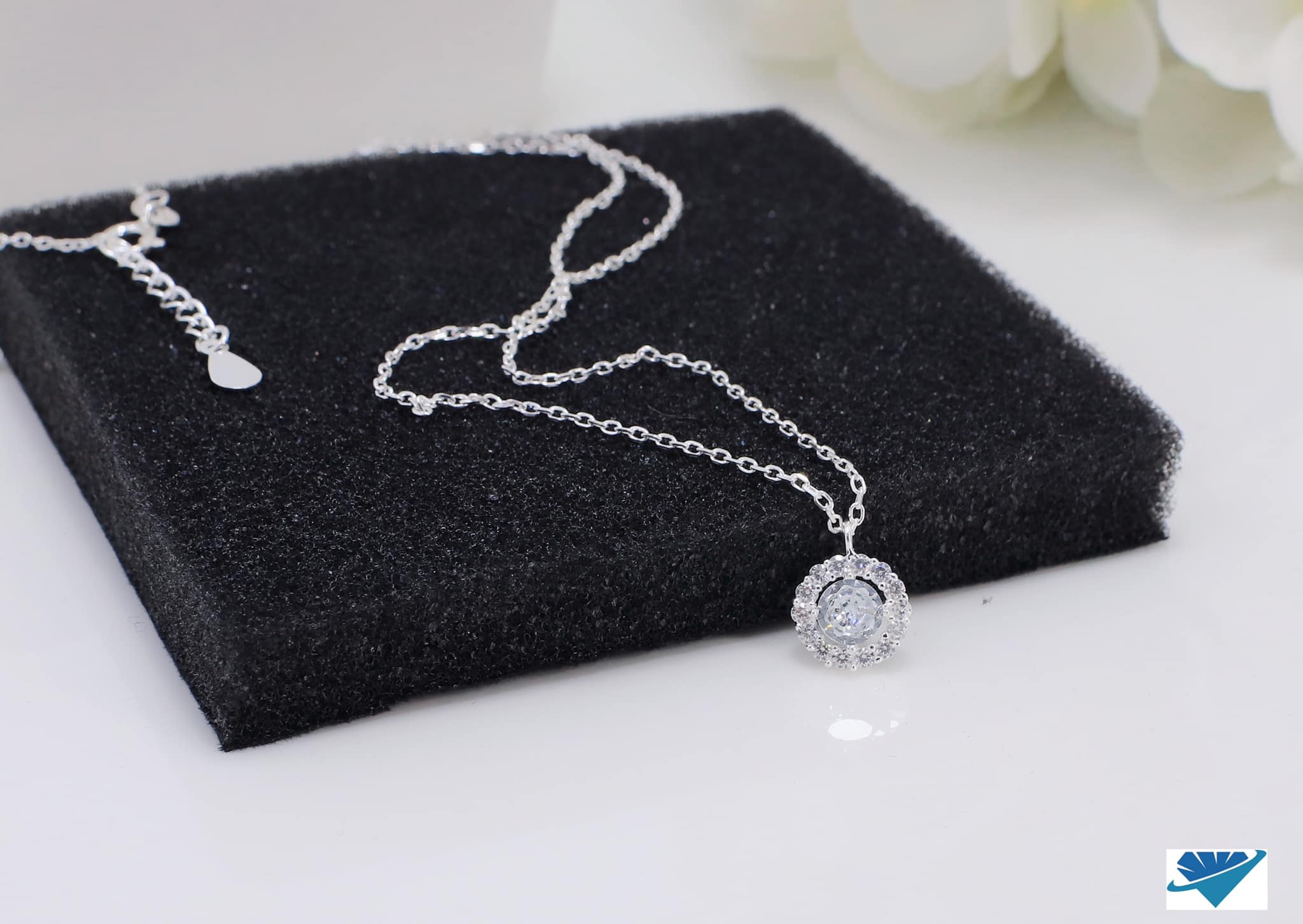 Dây chuyền nữ mặt đá tròn chất liệu bằng bạc MS82t