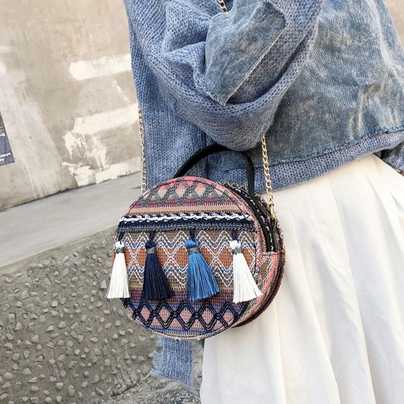 Túi xách dây xích đeo vai hoạ tiết in phối tua rua