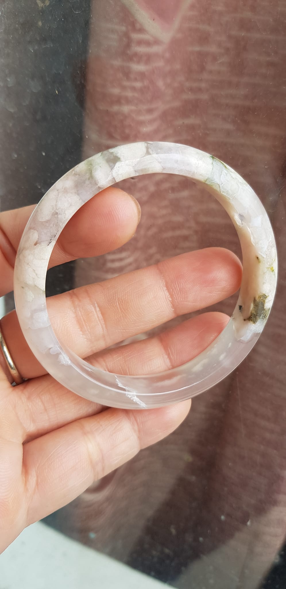 Vòng tay Nữ Bản Hẹ Đá Mã Não Bông Hoa tuyết trắng trong bóng 1 bên đều đẹp  Ni 53mm x Cao 11mm x dầy 6,5mm Nữ mệnh Kim mệnh Thủy 50kg - 54kg đeo xinh đẹp tay ạ