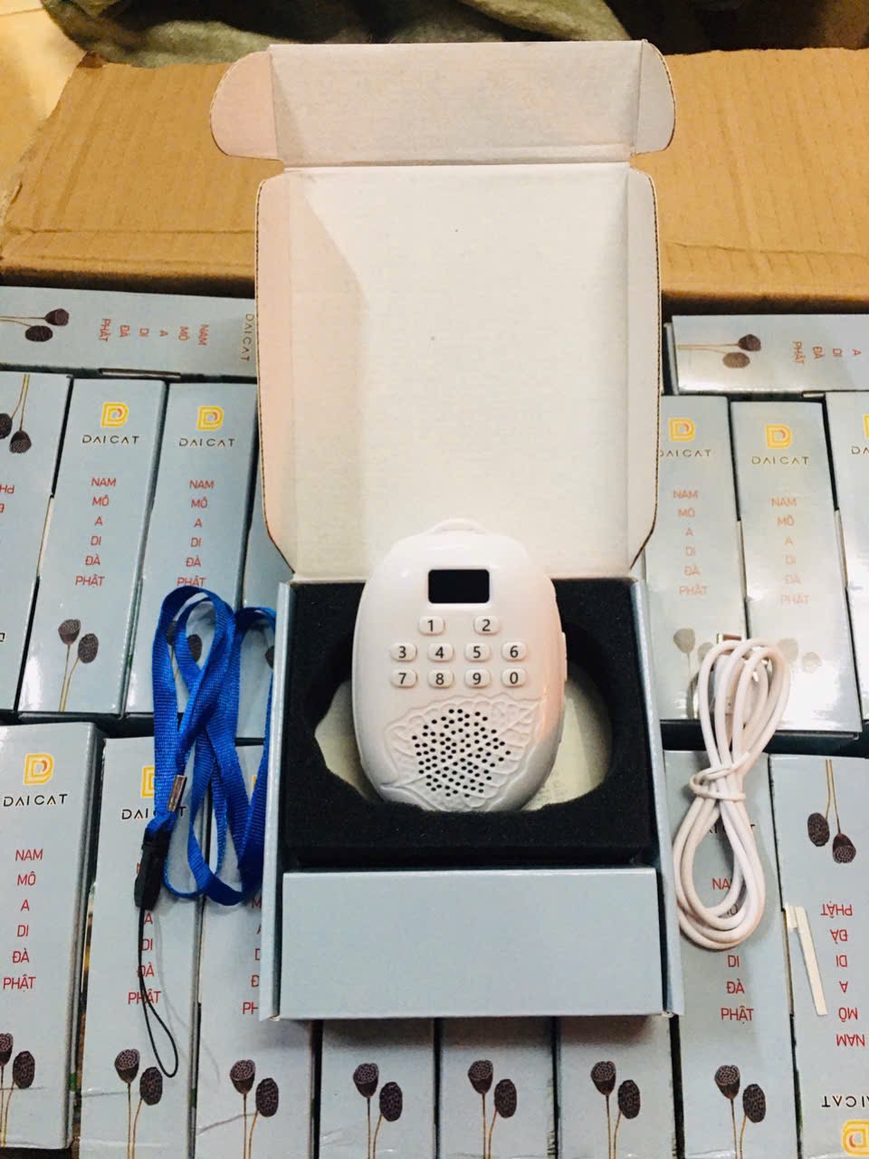 Máy niệm Phật lá Bồ đề có sẵn 60 bài trong máy - Có khe thẻ nhớ Jack tai nghe - Loa nghe pháp nghe kinh-HÀNG CHÍNH HÃNG