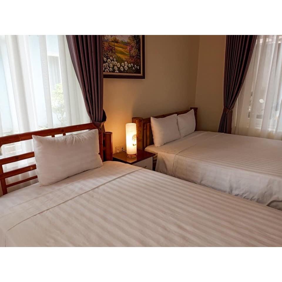 Đèn bàn hiệu ứng hoa hồng hạc khi sáng đèn - DENTHINHPHAT