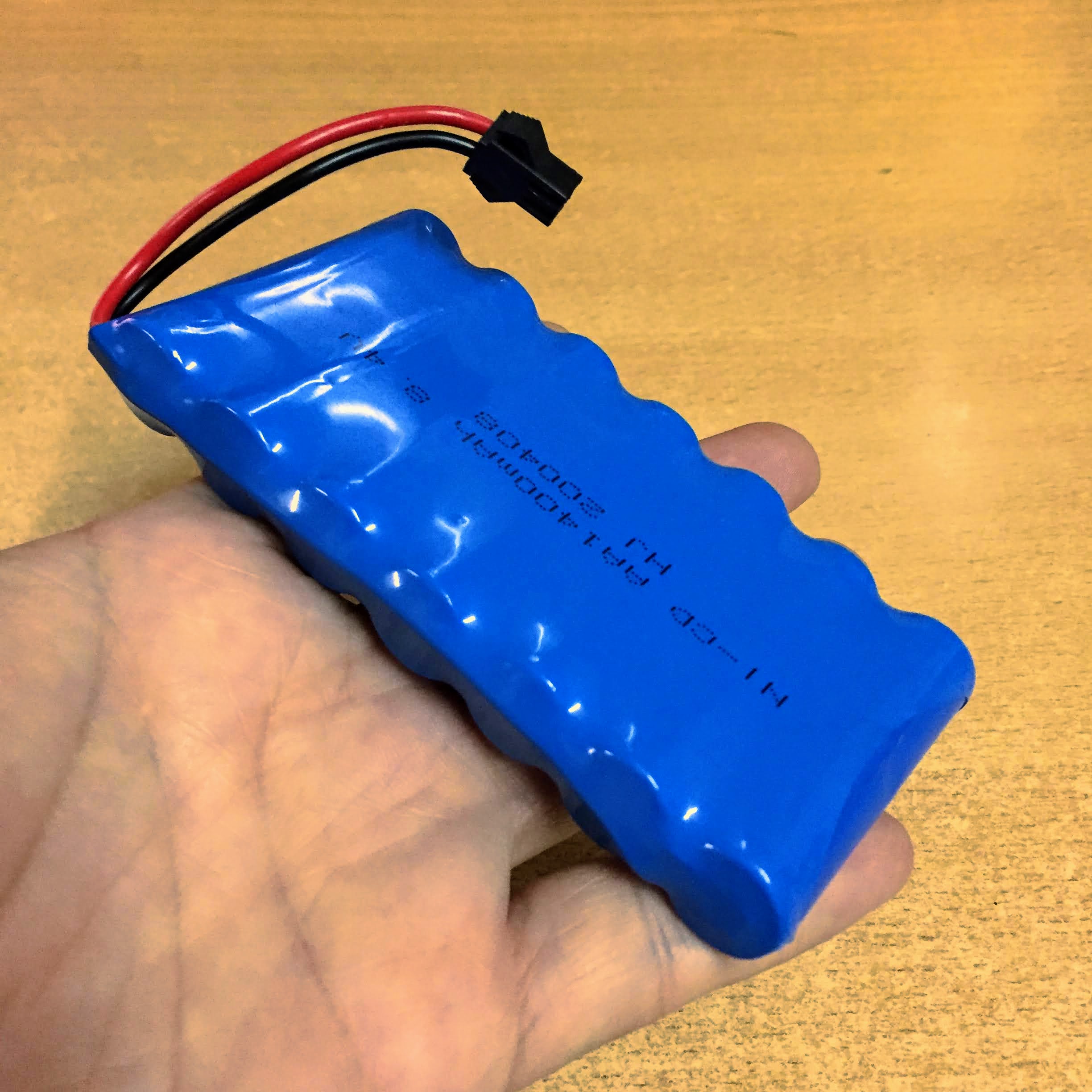 Pin sạc 8.4V dung lượng 1400mAh chân SM càng cua đen