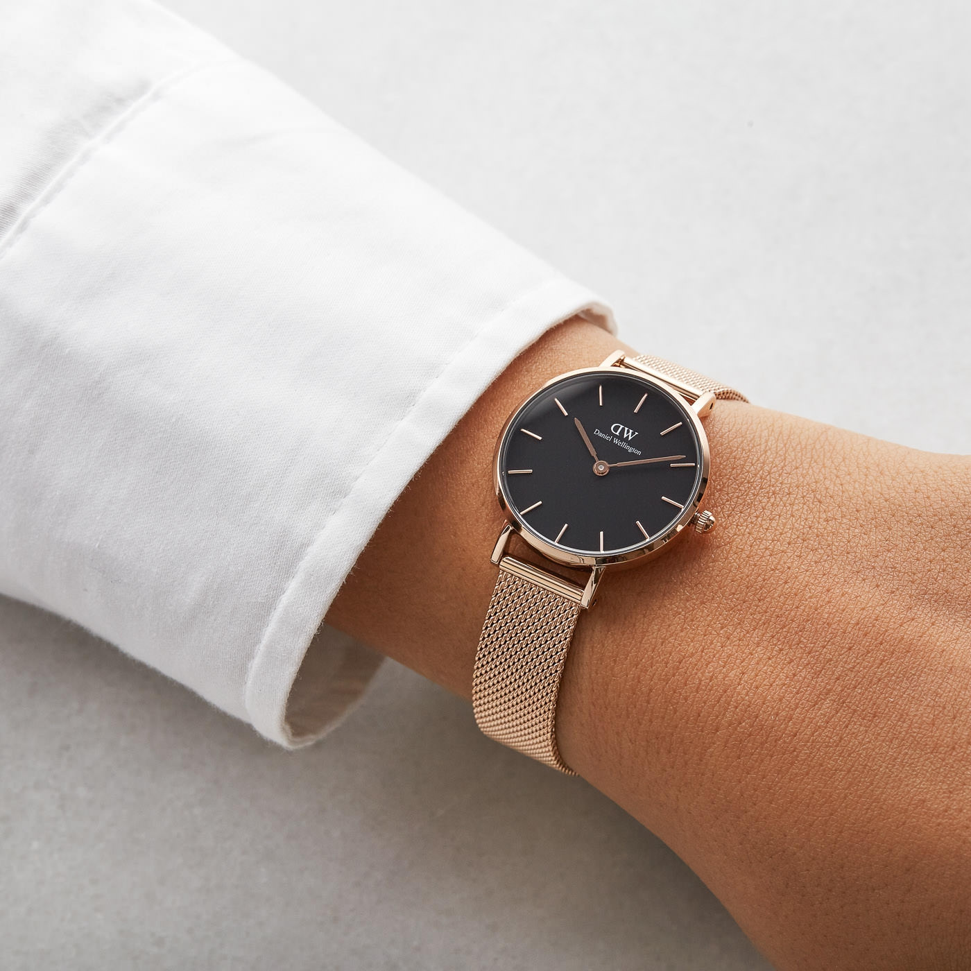 Đồng hồ nữ DANIEL WELLINGTON PETITE MELROSE BLACK 28MM DW00100217