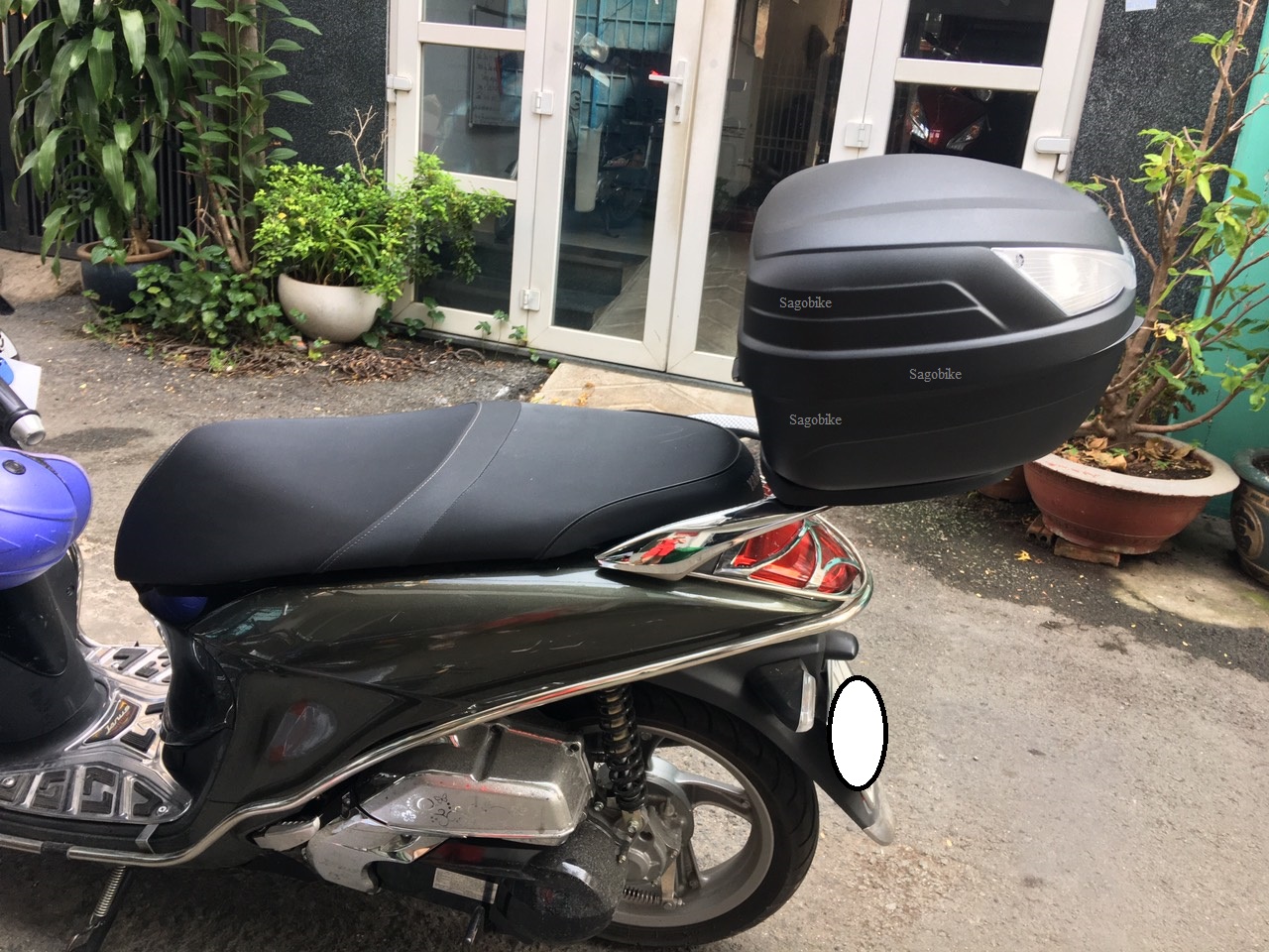 Thùng Givi B27NT lắp cho xe Janus