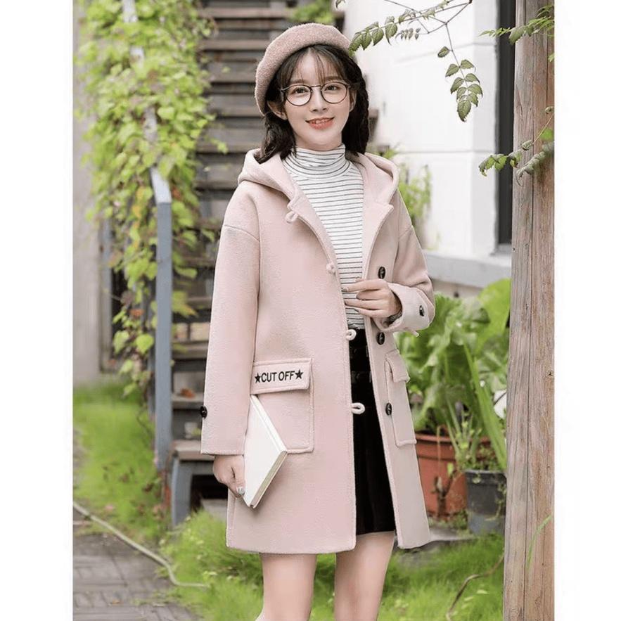 ÁO KHOÁC NỈ NỮ KIỂU DÁNG MANGTO DÁNG DÀI VỪA PHỐI NÚT TÚI HỘP CHO CÁC CHỊ EM THẢ DÁNG UTNG FUSTBCOOL HOTTREND CỦA NĂM