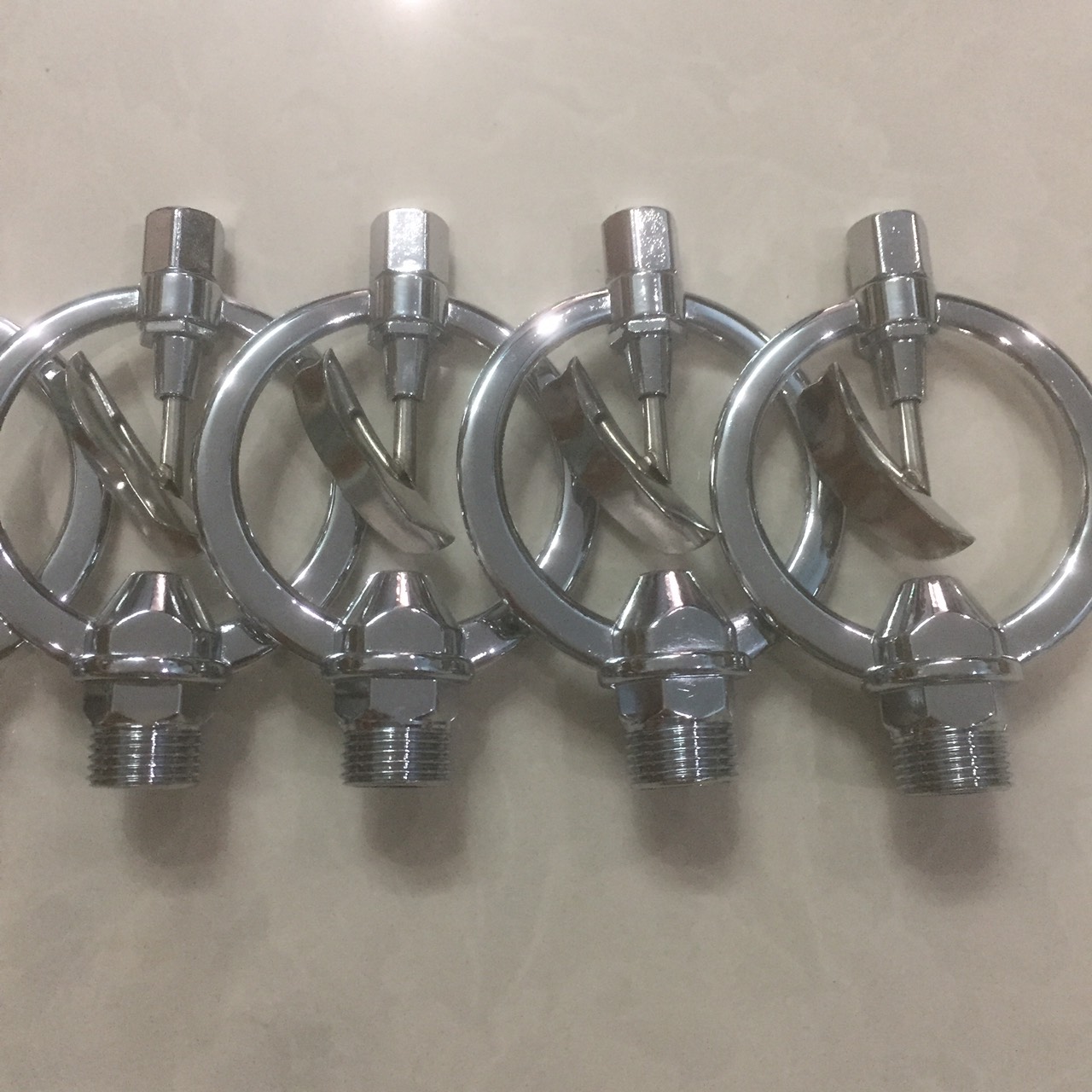 Bộ 5 Đầu phun tưới cây hình bướm bằng inox ren 21