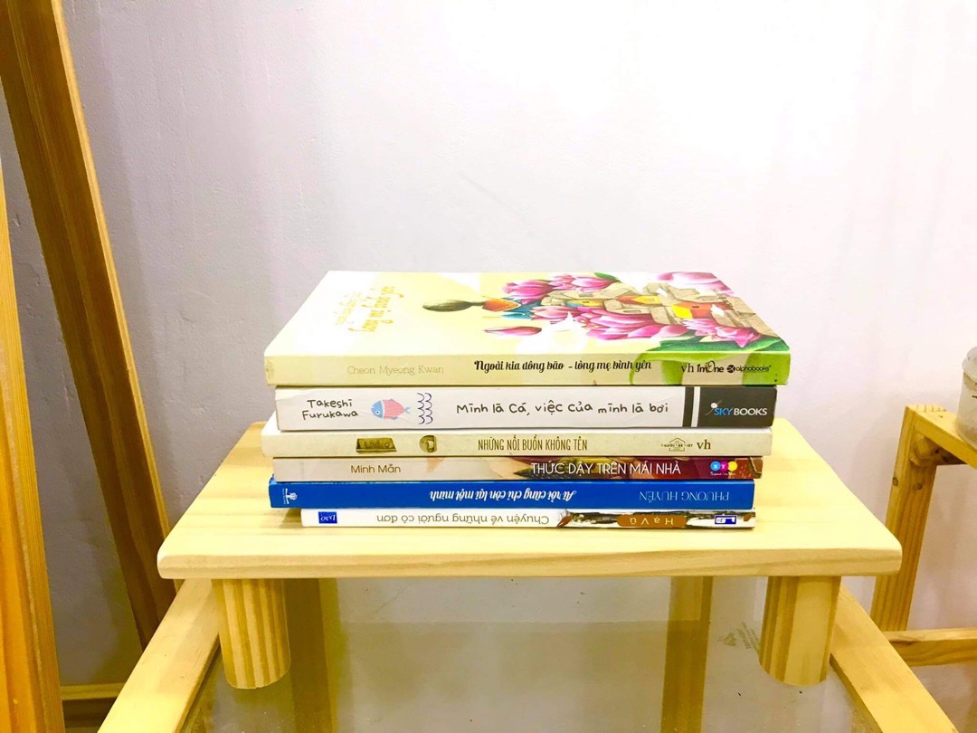 Ghế gỗ, Kệ gỗ, kệ trang trí để bàn đa năng gỗ thông tự nhiên