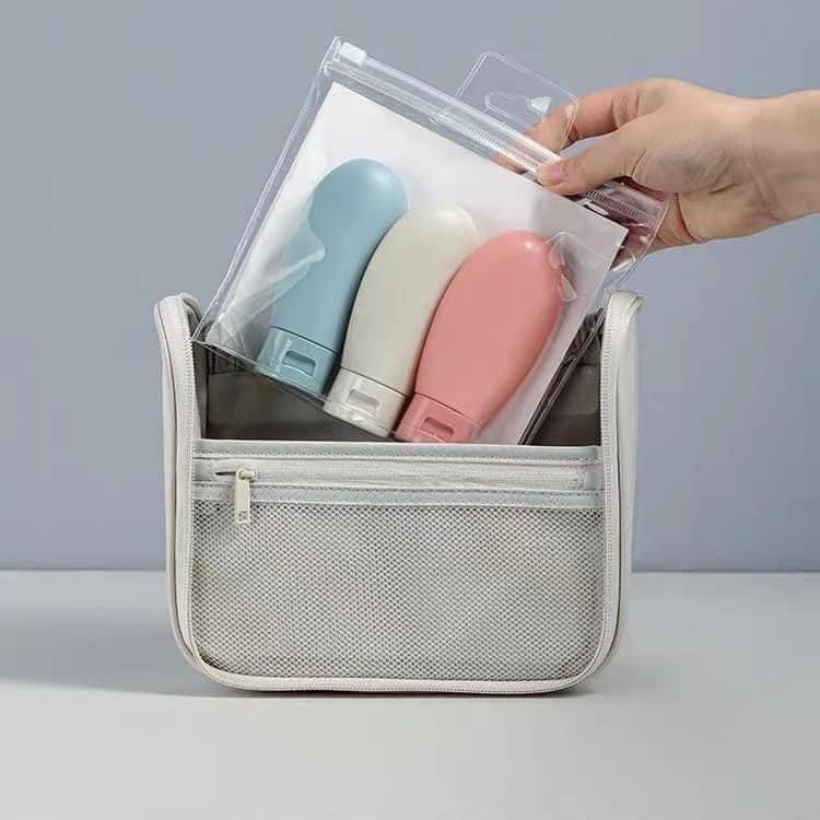 Set 3 chai chiết mỹ phẩm, sữa tắm, dầu gội. Thân dẻo dễ bóp. Chống rò rỉ cao cấp và thiết kế bảo vệ kín khí 3 lớp, không làm rơi, rò rỉ và tràn.