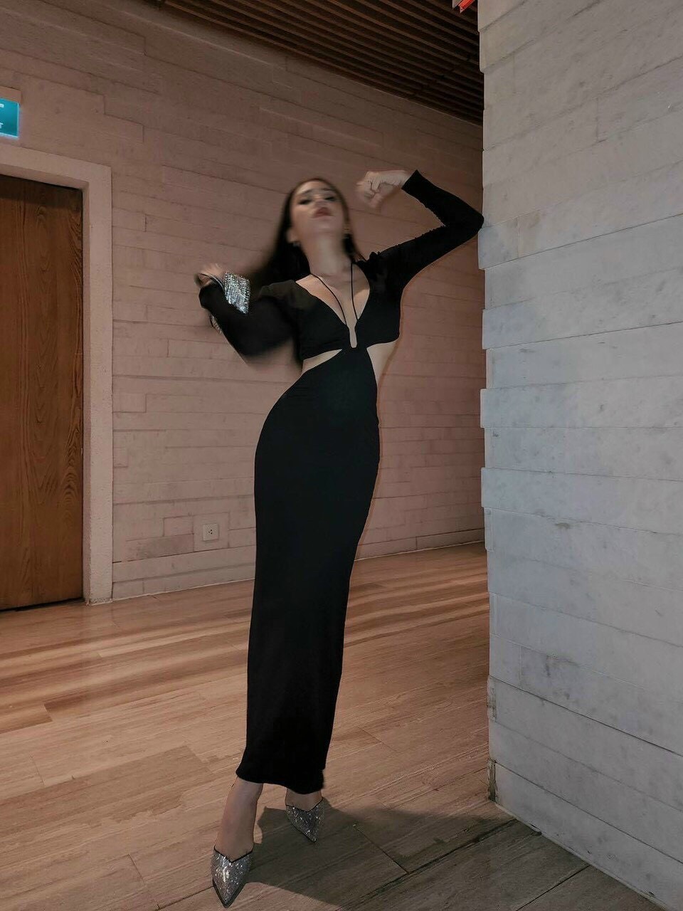 ĐẦM ĐEN MIDI DÀI THUN ÔM BODY SUÔNG TRƠN DÂY CỔ V YẾM DẠO PHỐ DỰ TIỆC ĐI BIỂN