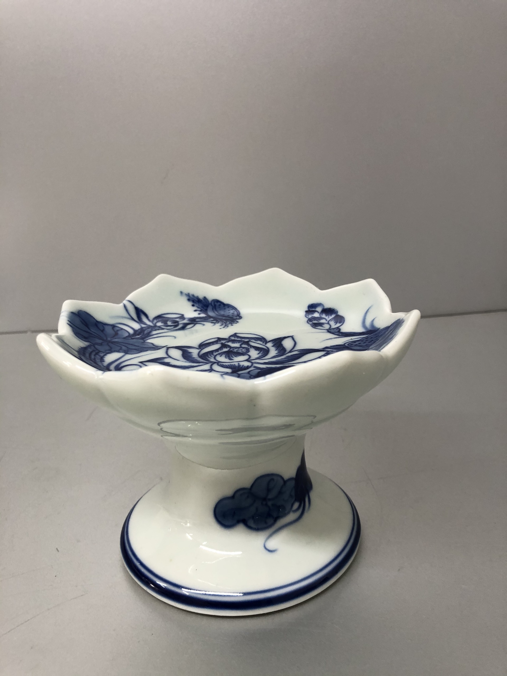 Chân đế nến bằng sứ cỡ to đk 14cm, cao 10 cm