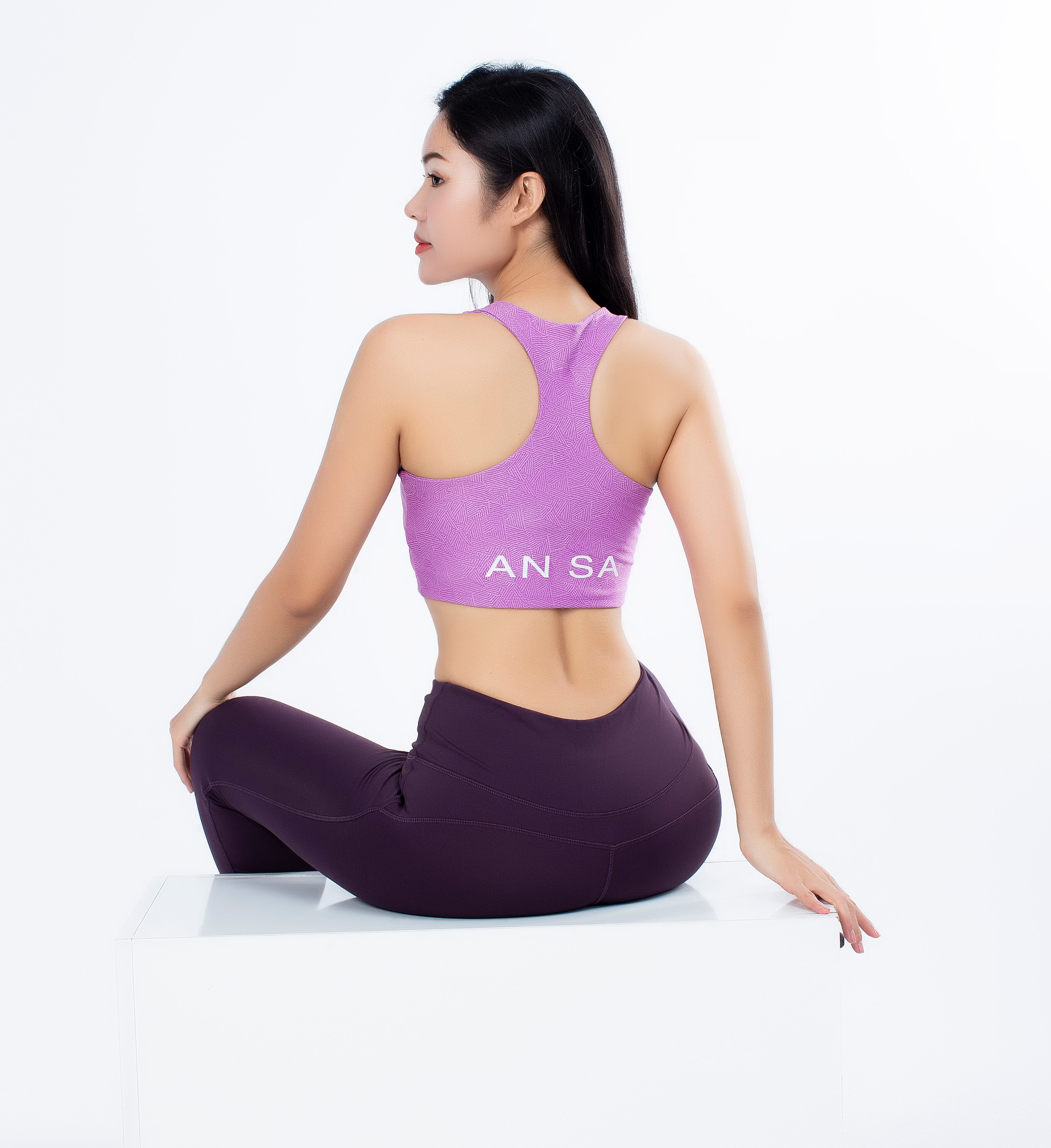 Áo tập Croptop thể thao nữ cổ tim nhiều màu - M