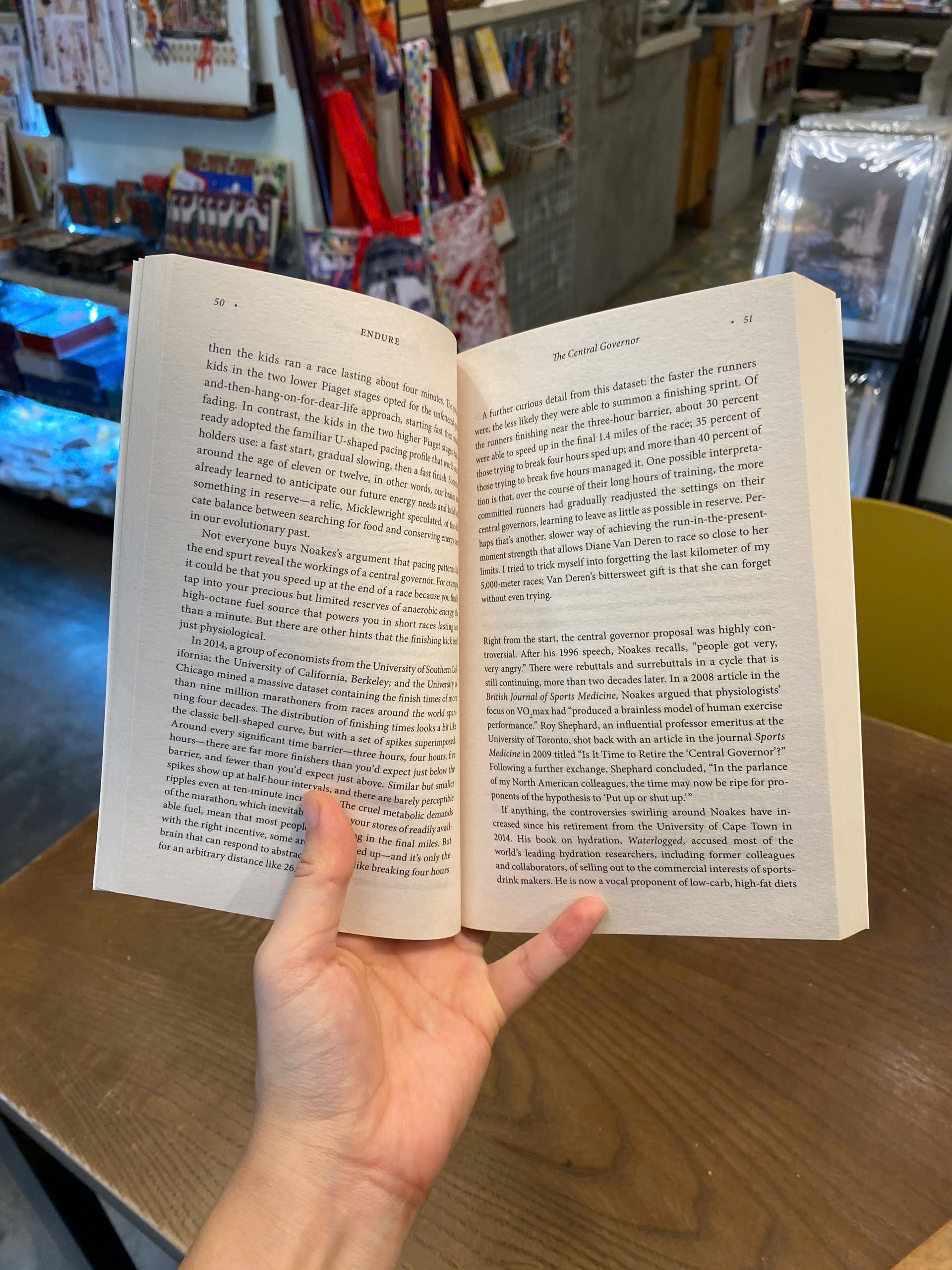 Sách - Endure: Mind, Body and the Curiously Elastic Limits of Human Performance by Alex Hutchinson