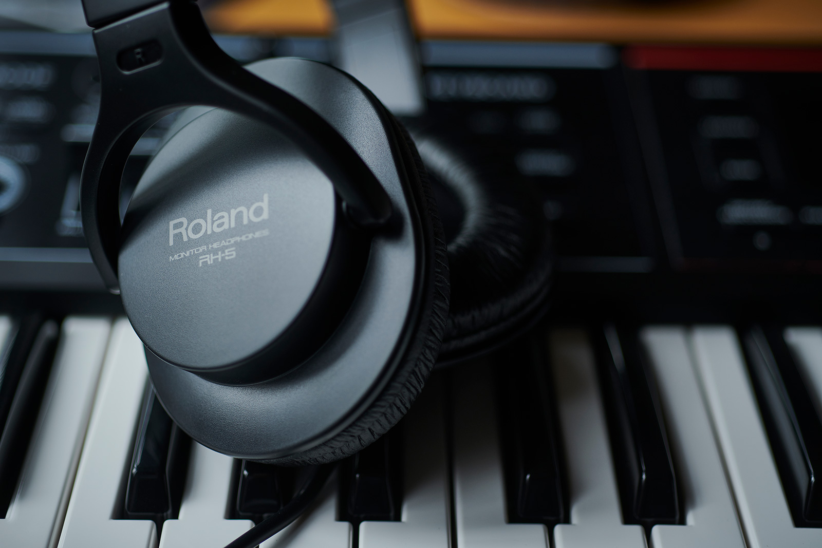 Tai nghe/ Monitor Headphones - Roland RH-5 (RH5) - Màu đen - Hàng chính hãng