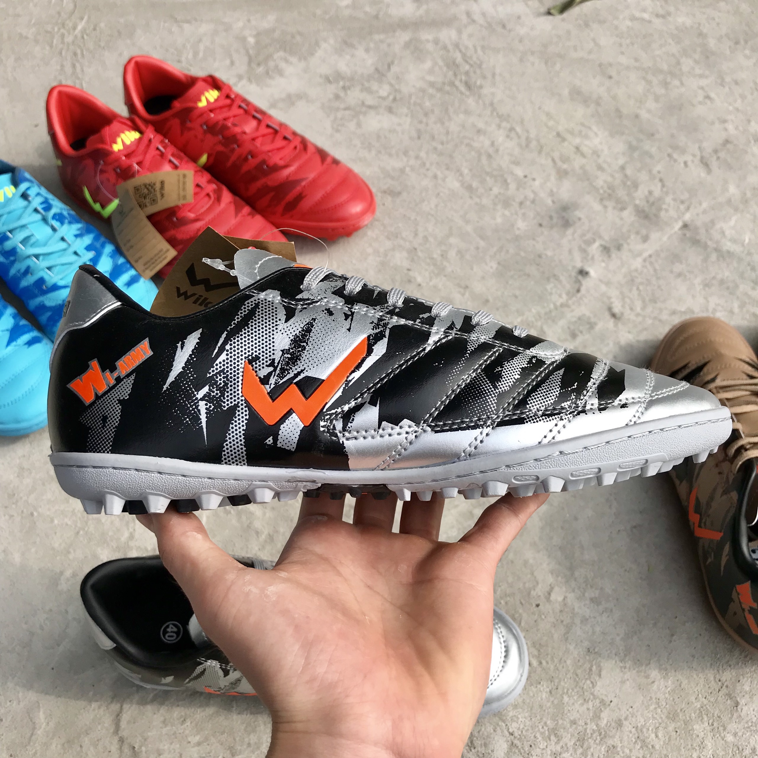 Giày đá bóng thể thao nam Wika Army Colorful đế mềm, giày đá banh cỏ nhân tạo rẻ đẹp