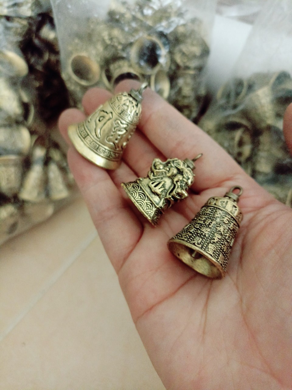 Chuông phong thủy chuông treo trang trí móc khóa cặp sách chuông kinh phật chuông sư tử chuông chữ may mắn