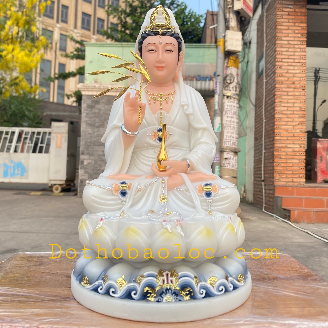 Tượng Quan Âm đá nhập khẩu cao cấp ngồi trên đài sen cao 29cm – Trắng