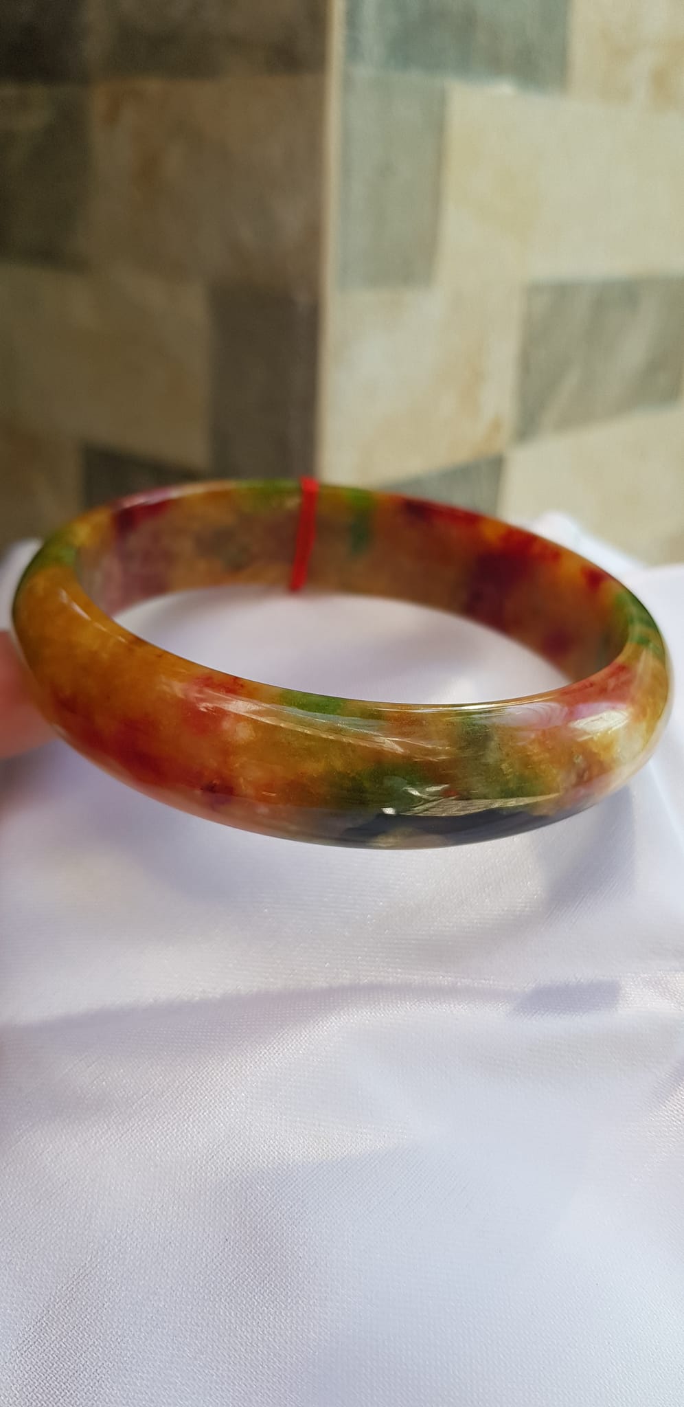 Vòng đeo tay Nam Cẩm Thạch Bản Hẹ Tứ Quý Ni 67mm X cao 16mm x dầy 7mm Màu tứ quý đỏ vàng xanh bóng đẹp Nam tay to 78kg - 90kg đeo đẹp tươi may mắn ạ