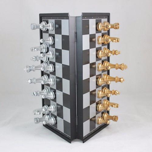 Bộ Chơi Cờ Vua Nam Châm Cao Cấp Cỡ Nhỏ 25x25cm Tiêu Chuẩn Quốc Tế Phủ Nhũ Vàng Nhũ Bạc Hãng