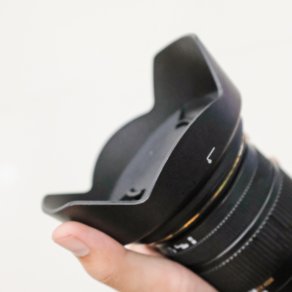 Loa che nắng lens hood cho ống kính Sigma 17-50mm F2.8, 24mm f/1.8, 28mm f/1.8 - hàng for thay thế LH825-03