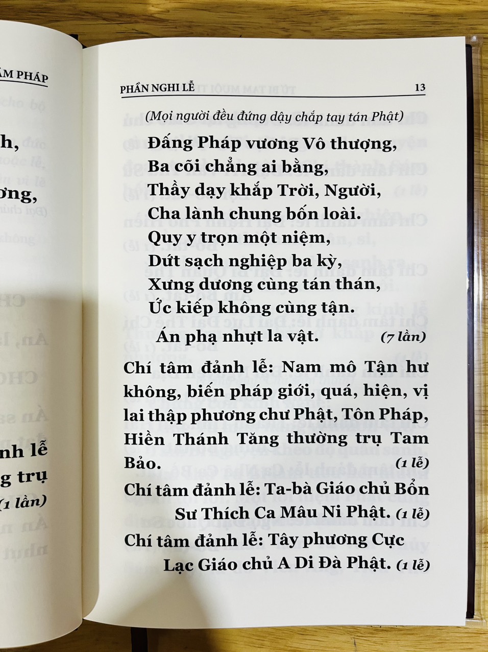 Kinh Từ Bi Thủy Sám Pháp ( Bìa cứng ép kim, bản đẹp giấy chống mõi mắt , khổ 24x16 - tặng bao sách)