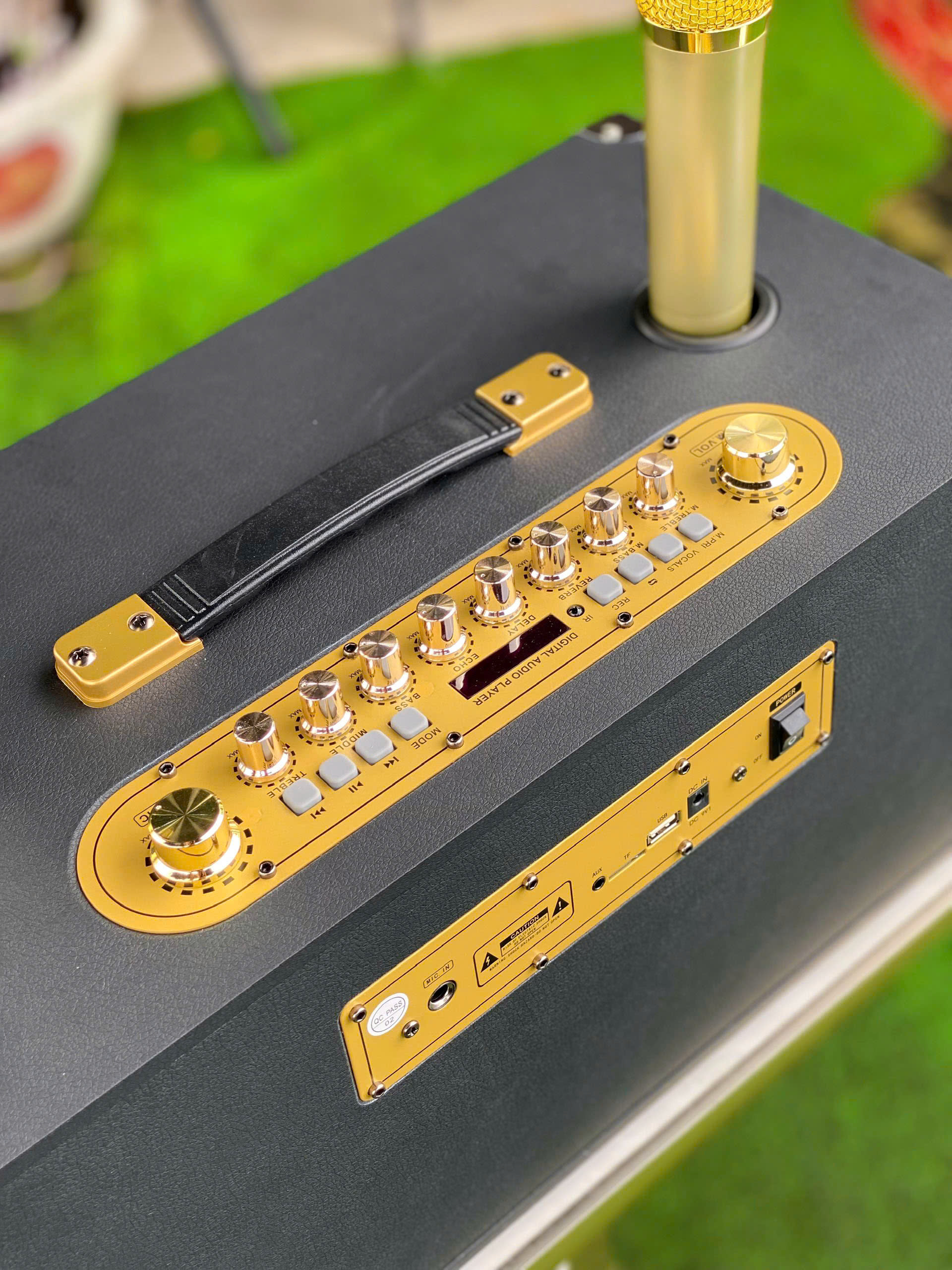 loa xách tay nghe nhạc karaoke 6 đường tiếng v9 promax nhỏ gọn, mạnh mẽ, chất âm đỉnh cao công suất 350w kèm 2 mic không dây hàng nhập khẩu