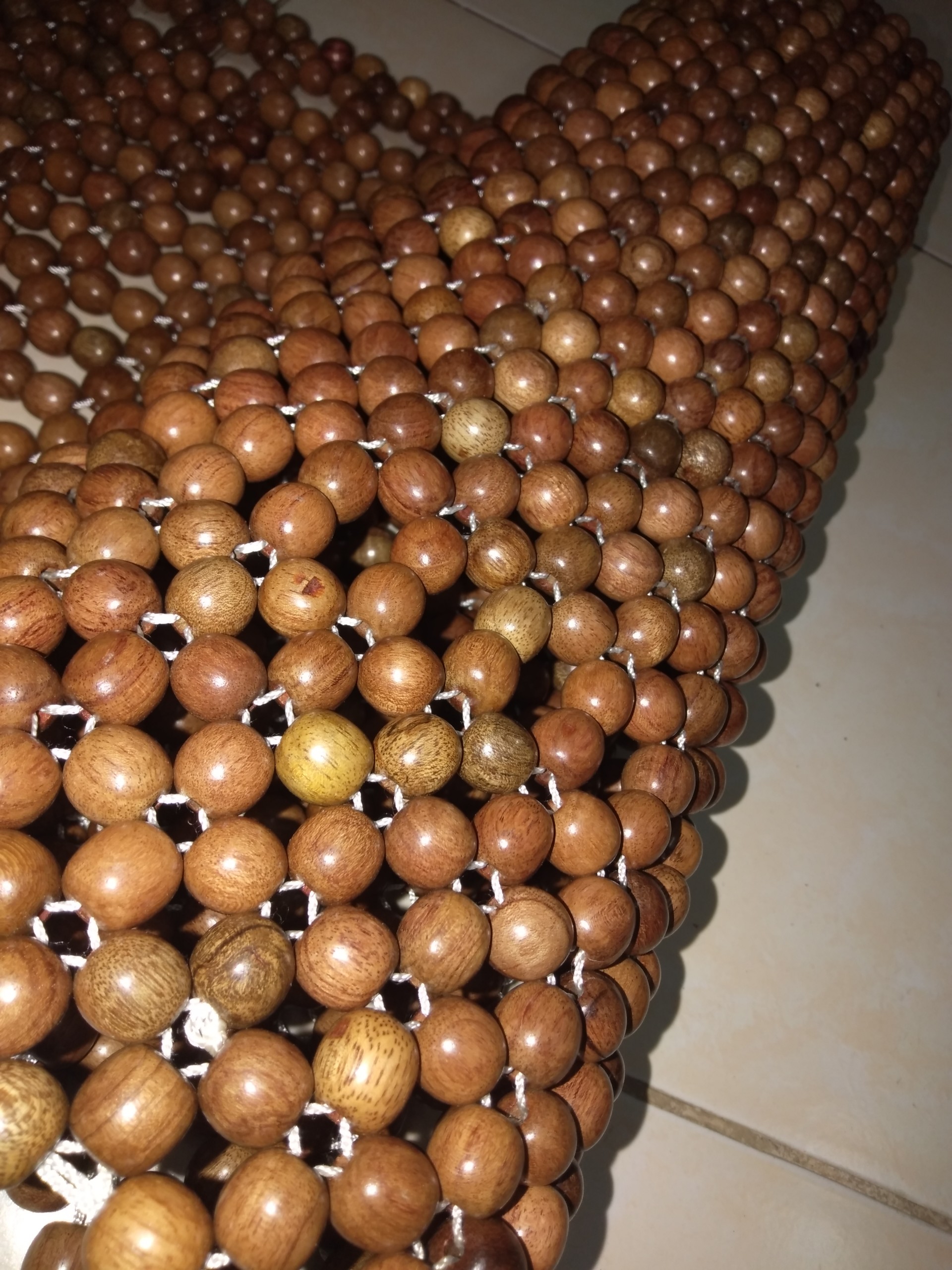 Lót ghế ô tô hạt gỗ Hương cao cấp loại cài dưới gối đầu - Hạt gỗ ghế ô tô - Nệm hạt gỗ