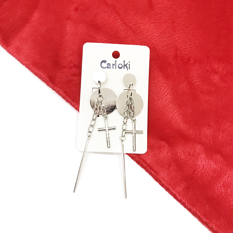 Khuyên tai nữ cá tính tua rua chữ thập