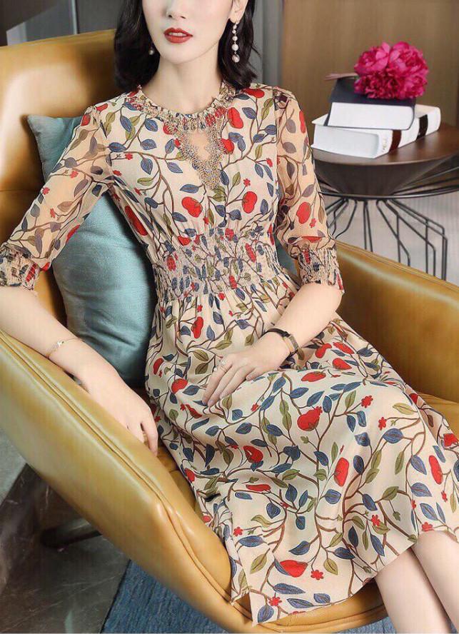 Đầm họa tiết hoa lá cổ đính đá