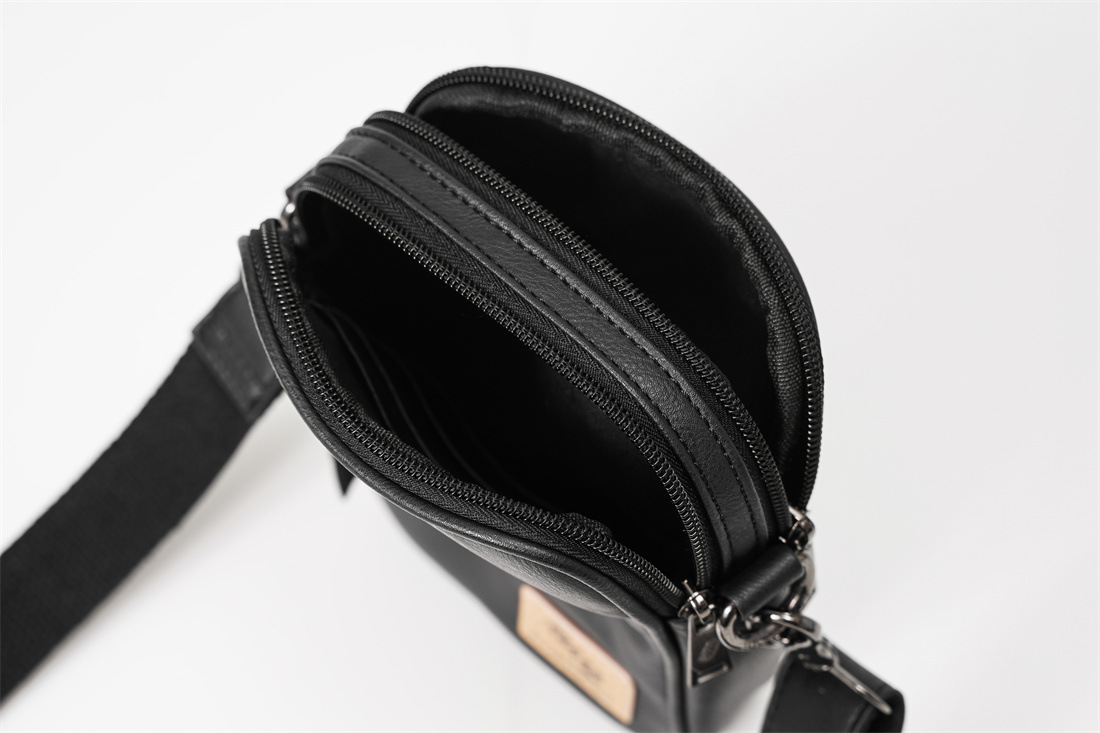 Túi đeo chéo nam phong cách mới – BEE GEE DCN9351