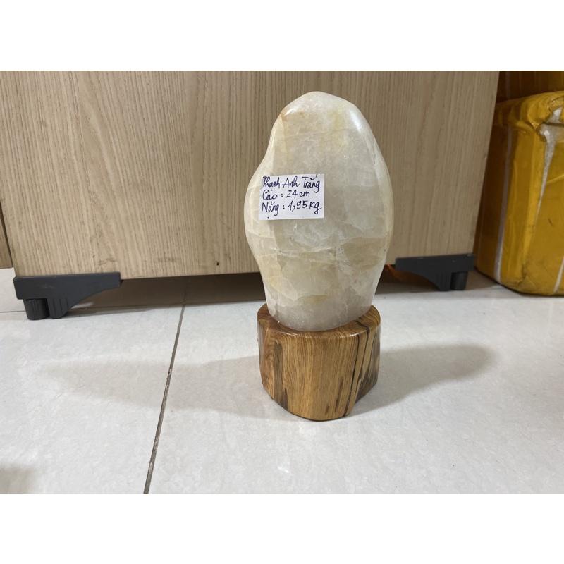 Thạch trắng cao 24 cm nặng 2 kg tặng chân đế gỗ pơ mu