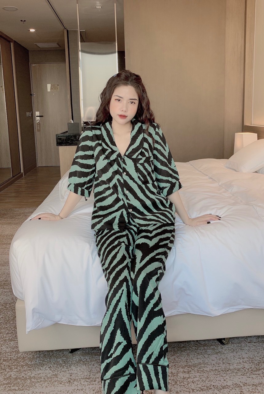 Bộ Lụa Viền Sóng Tay Ngắn Quần Dài Hoạ Tiết Chữ size dưới 58kg